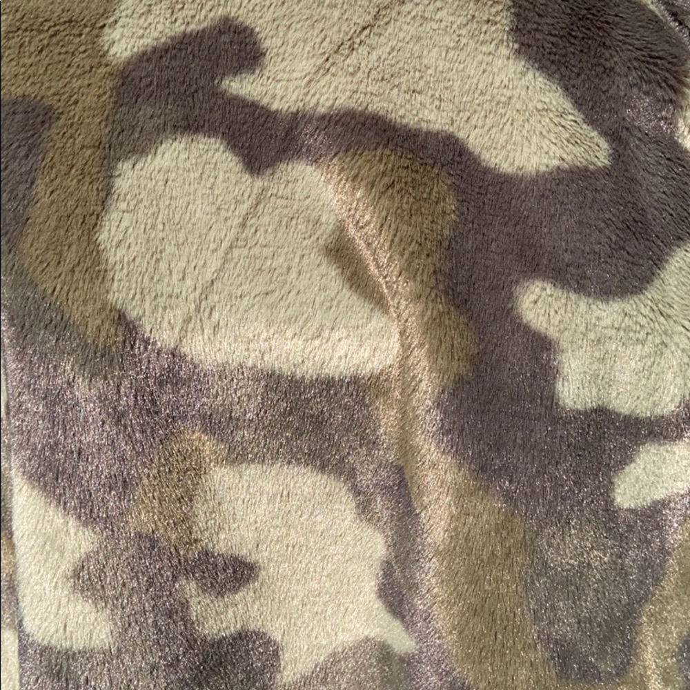Lou & Grey Camo Sweatshirt Top - Picture 2 of 5